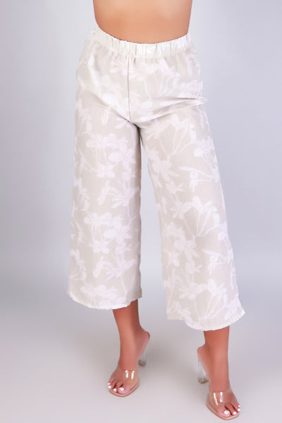 Jeans Warehouse Hawaii - PRINT WOVEN CAPRI'S - PLUMERIA TREE CAPRI'S | By LUZ