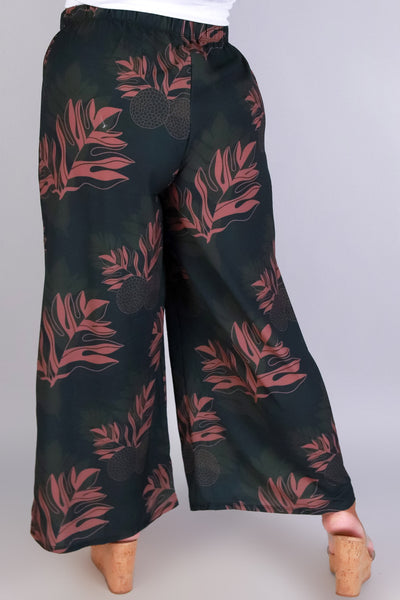 Jeans Warehouse Hawaii - PLUS PRINT WOVEN CAPRI'S - ULU CAPRI'S | By LUZ