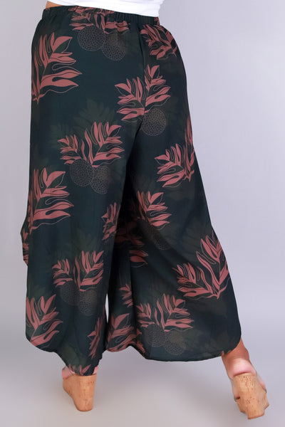 Jeans Warehouse Hawaii - PLUS PRINT WOVEN CAPRI'S - ULU TULIP CAPRI'S | By LUZ