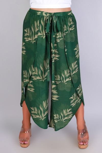 Jeans Warehouse Hawaii - PLUS PRINT WOVEN CAPRI'S - ULU TULIP CAPRI'S | By LUZ