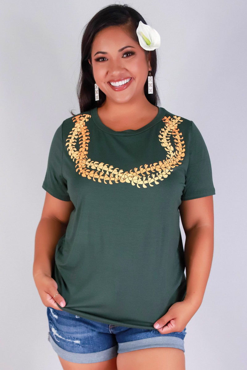 Jeans Warehouse Hawaii - PLUS S/S SCREENS - PUAKENIKENI 2 STRAND LEI TEE | By LUZ