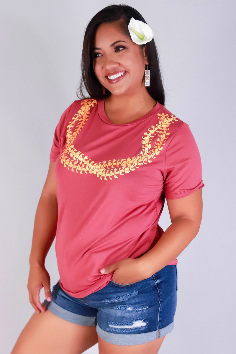 Jeans Warehouse Hawaii - PLUS S/S SCREENS - PUAKENIKENI 2 STRAND LEI TEE | By LUZ