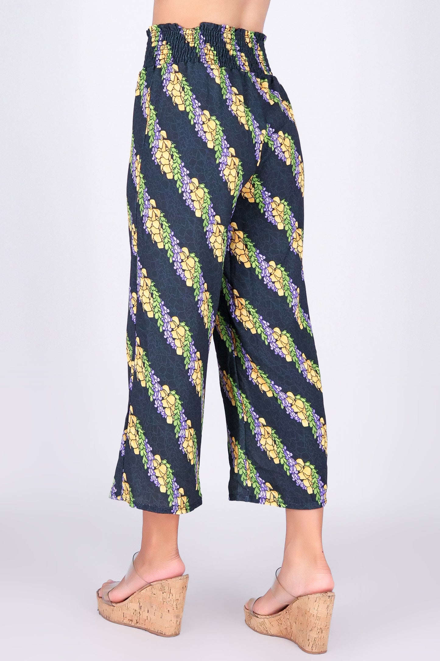 TWISTED LEI SMOCKED CAPRI'S