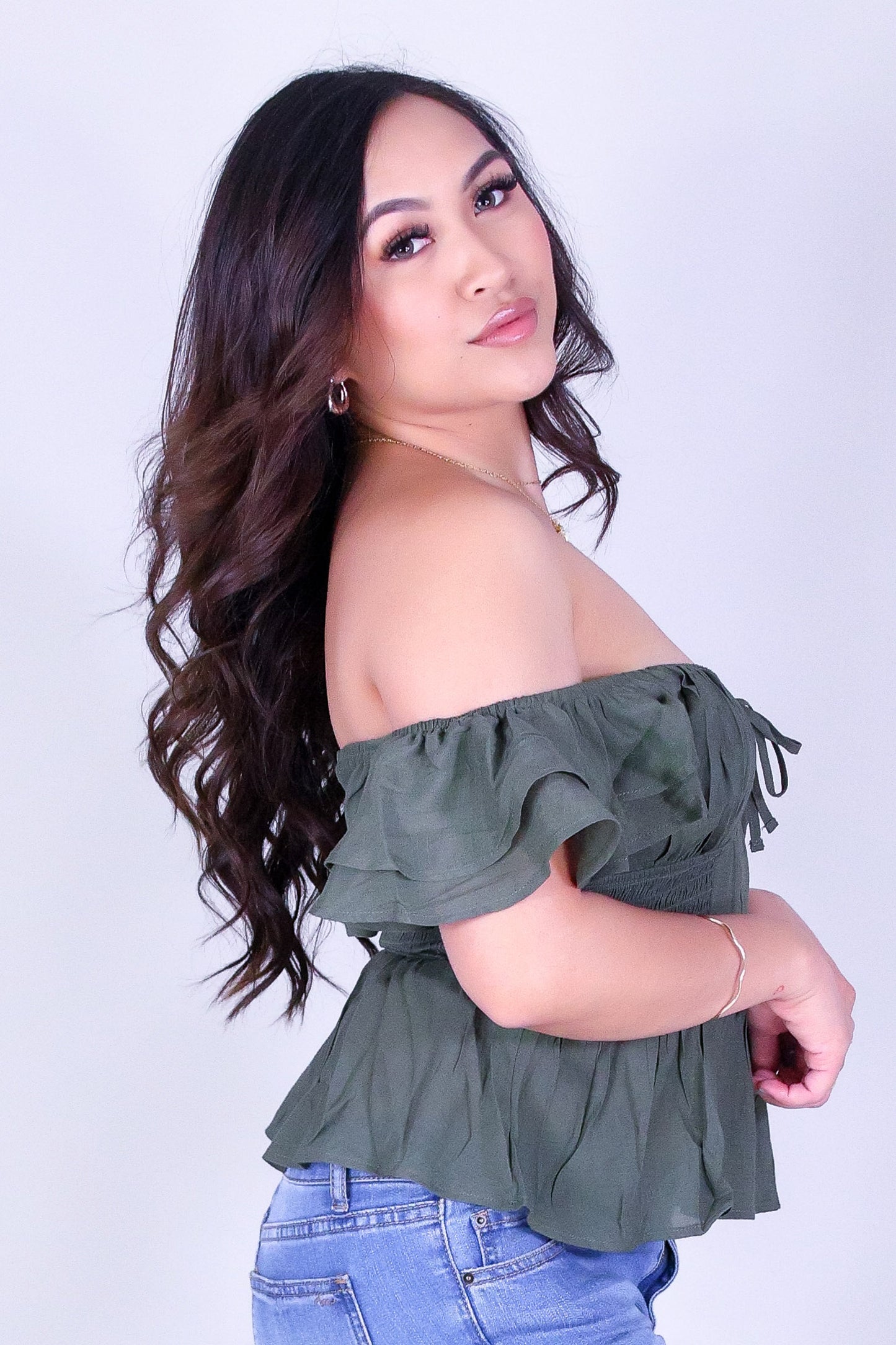 PRETTY IN RUFFLES TOP