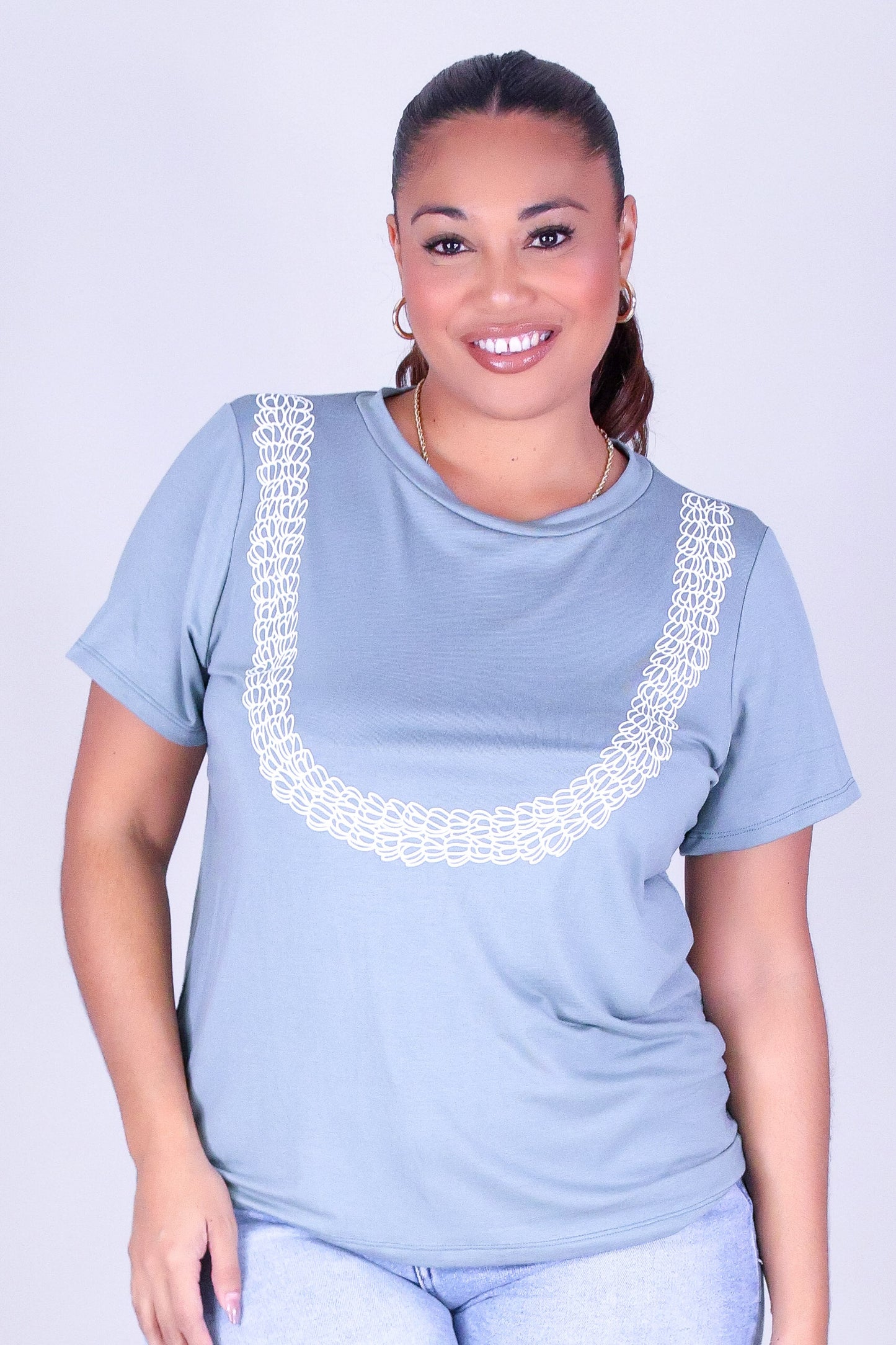 OUTLINE PIKAKE LEI TEE