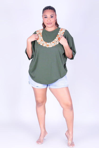 CLUSTERED PUAKENIKENI OVERSIZED LEI TEE