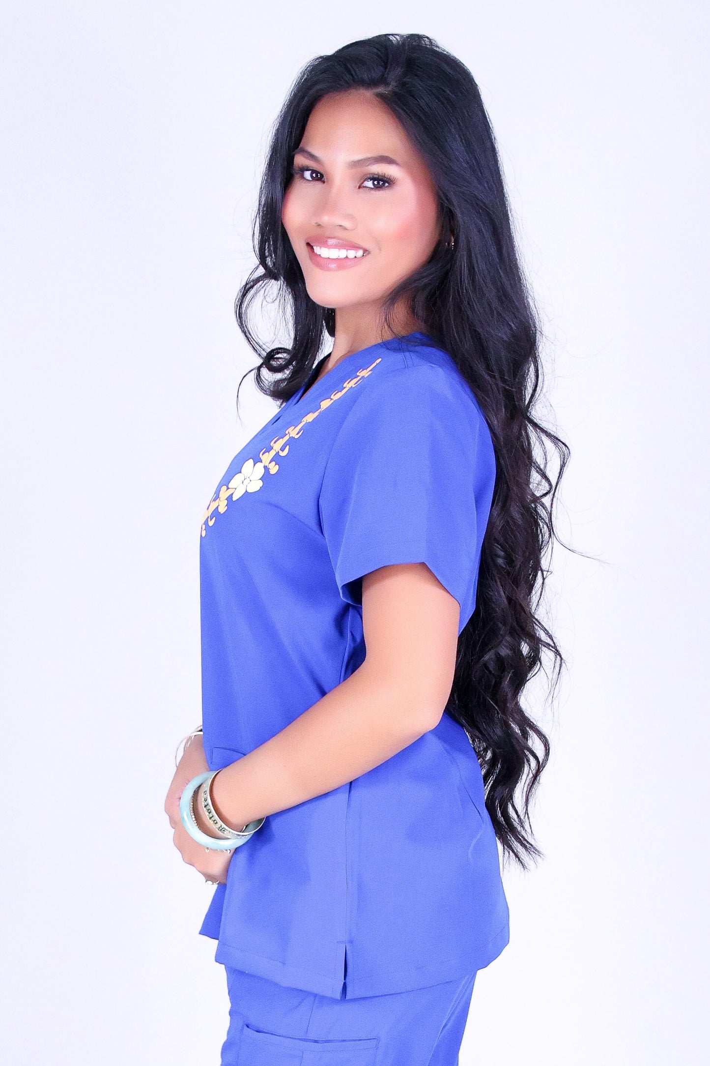 PUAKENIKENI SCRUB TOP