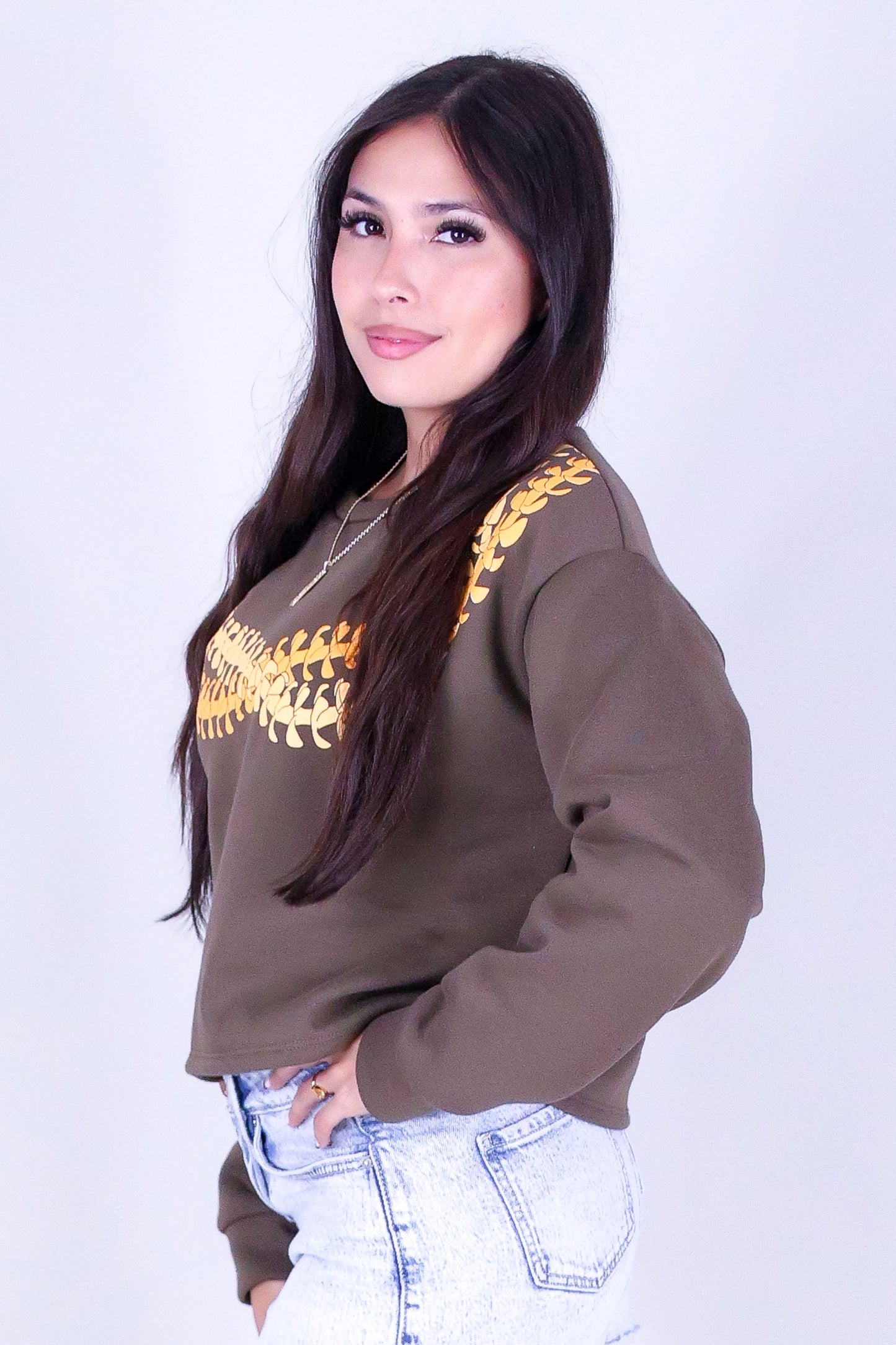 TWISTED PUAKENIKENI LEI SWEATER