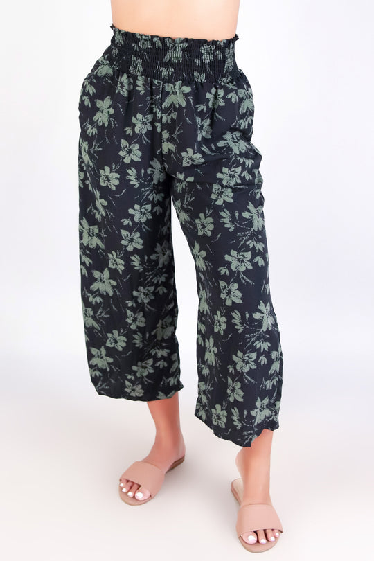 FLUTTER CHIC SMOCKED WAIST CAPRI'S