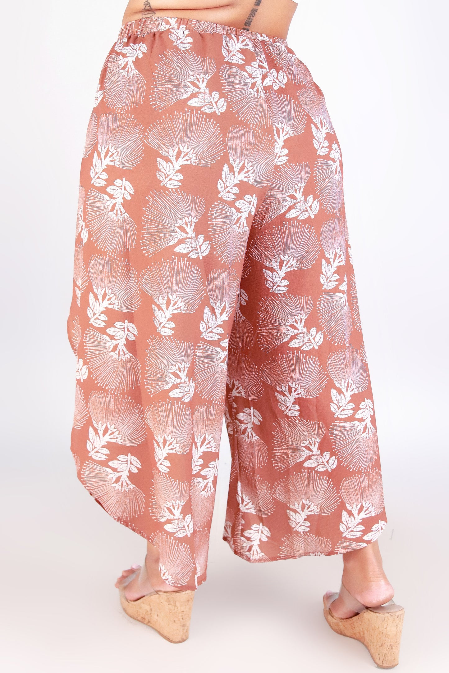 Jeans Warehouse Hawaii - PLUS PRINT WOVEN CAPRI'S - OHIA LEHUA WOVEN CAPRI'S | By LUZ