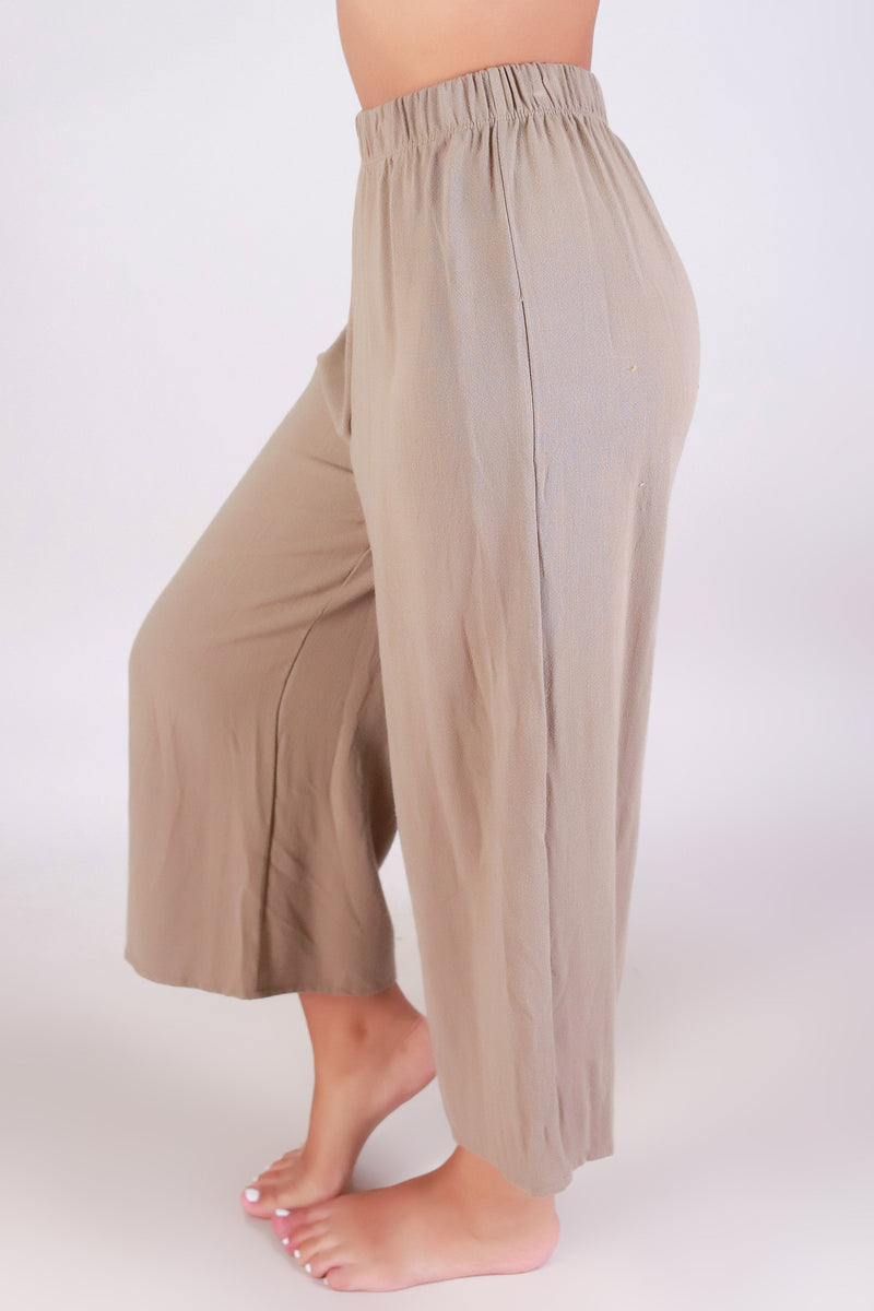 Jeans Warehouse Hawaii - SOLID WOVEN CAPRI&
