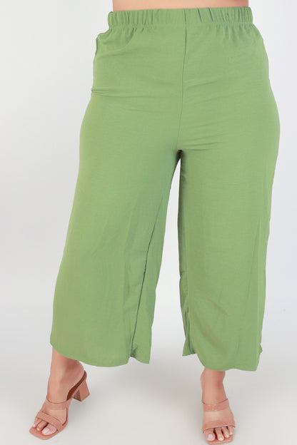Jeans Warehouse Hawaii - PLUS PLUS WOVEN CASUAL CAPRIS - CAST A SPELL CAPRI PANTS | By ZENOBIA