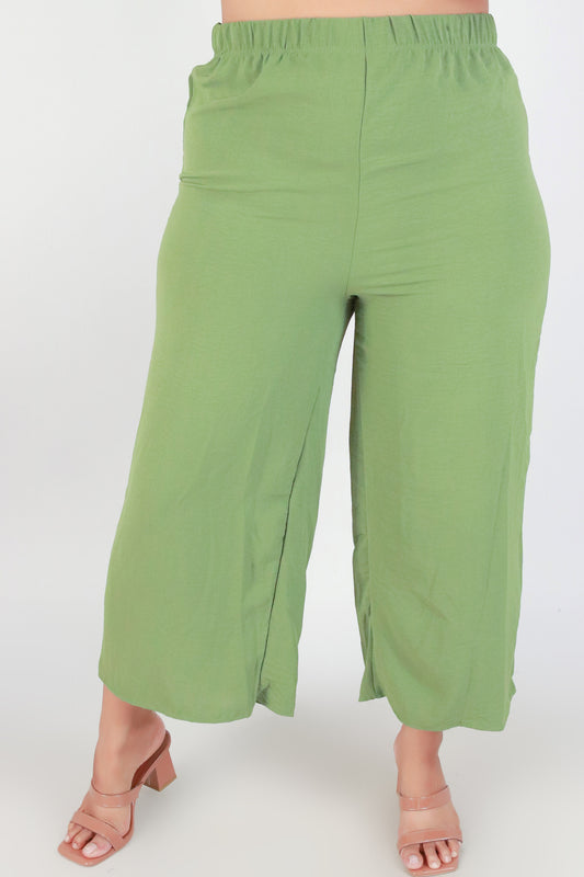Jeans Warehouse Hawaii - PLUS PLUS WOVEN CASUAL CAPRIS - CAST A SPELL CAPRI PANTS | By ZENOBIA