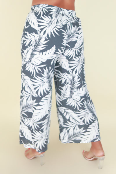 Jeans Warehouse Hawaii - PLUS PLUS PATTERNED CAPRIS - WON'T HESITATE PANTS | By LUZ