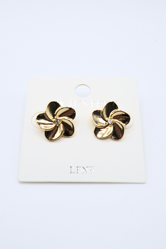PLUMERIA STUDS