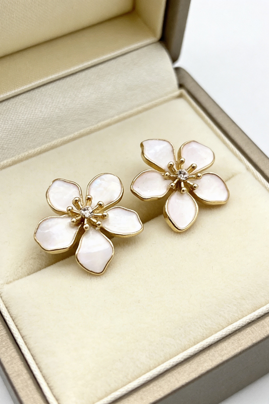 PETAL KISS STUD EARRINGS